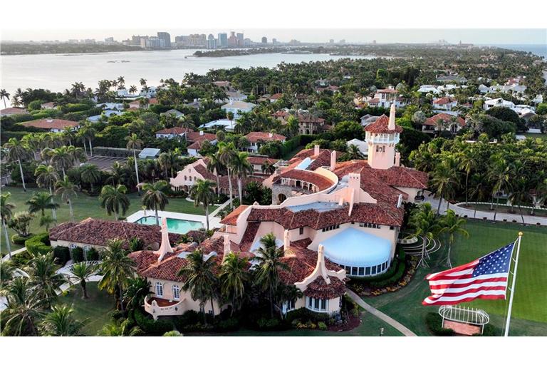 Der US-Präsident hält sich am Wochenende oft in seinem Anwesen Mar-a-Lago auf. (Archivbild)