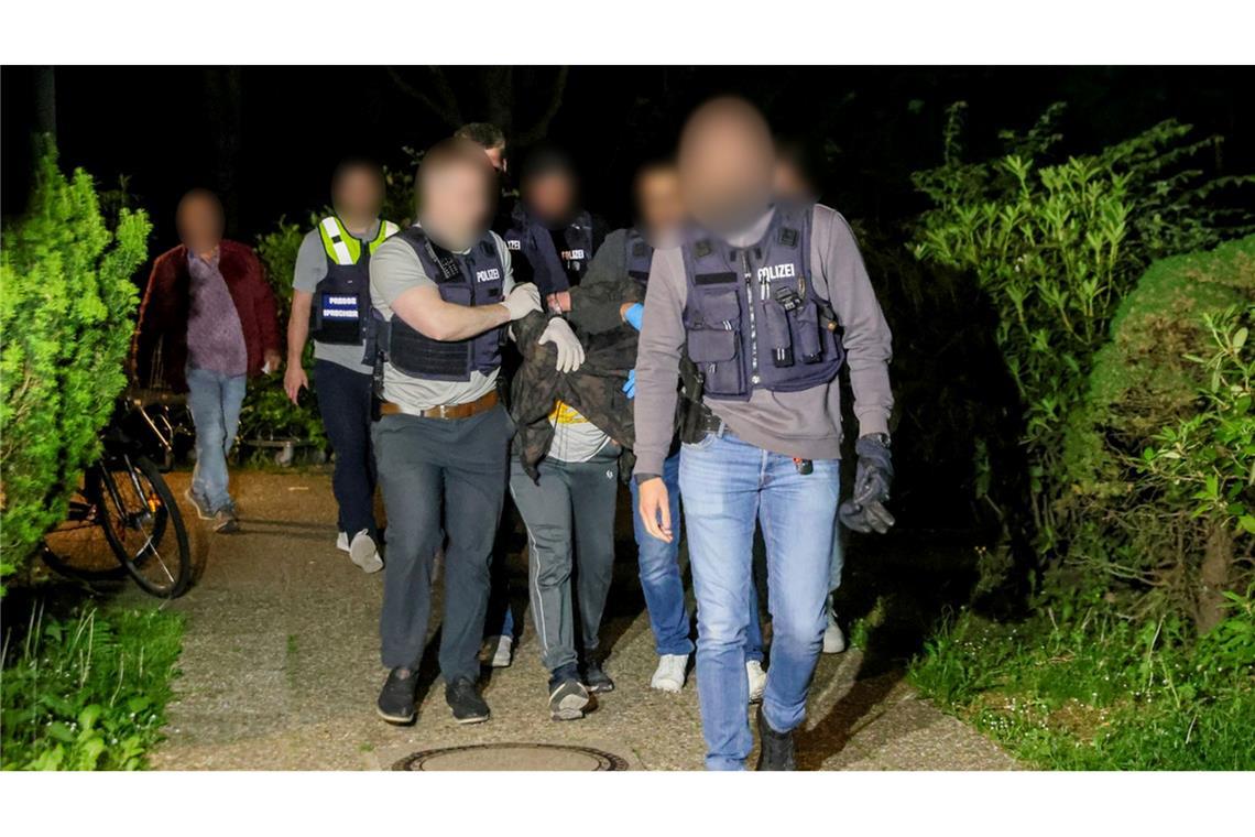 Der Verdächtige unmittelbar nach seiner Festnahme. (Archivbild)