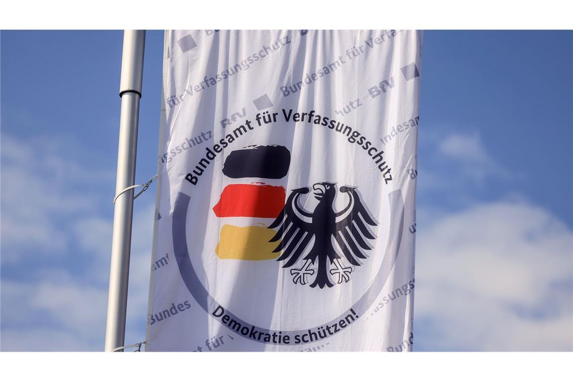 Der Verfassungsschutz hat die Aufgabe, die Demokratie zu schützen. Der Hauptsitz der Behörde ist in Köln. (Symbolbild)