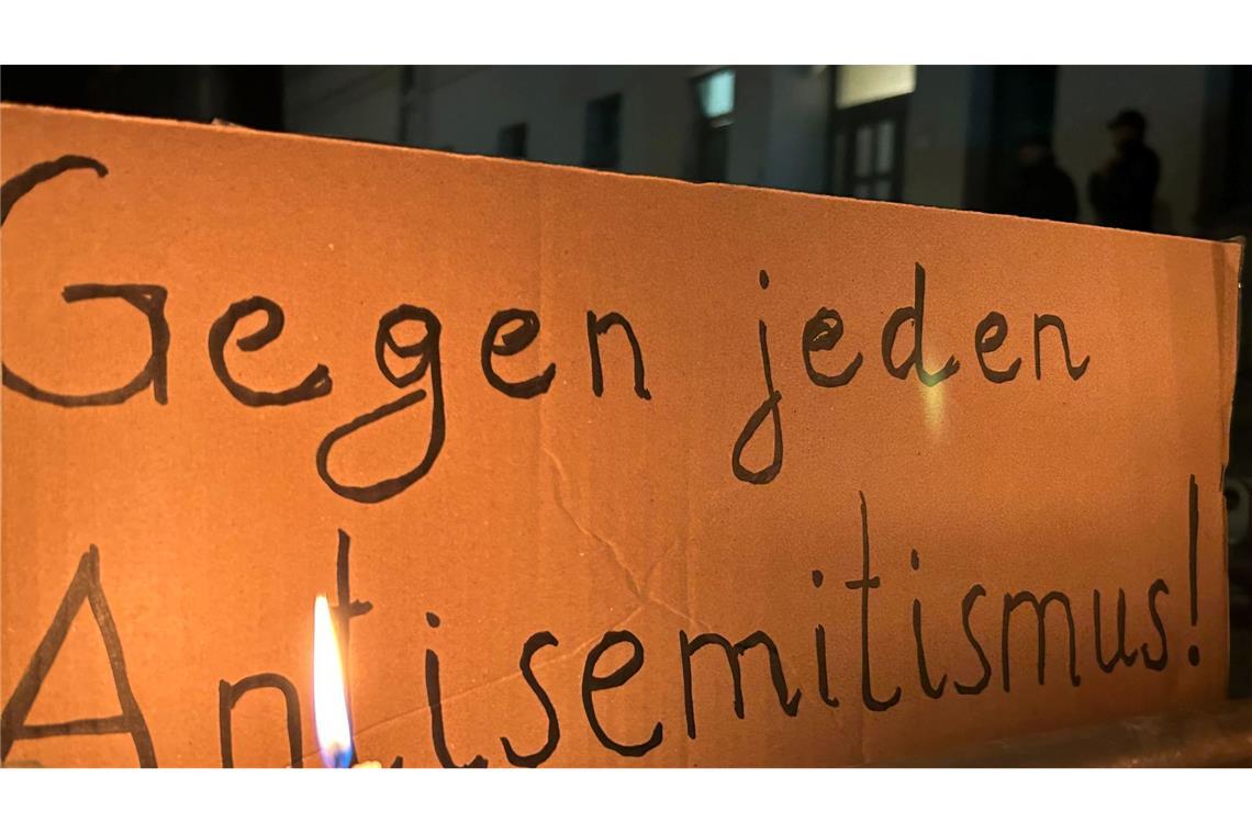 Der Verfassungsschutz informiert über Codes von Antisemiten unterschiedlichen politischen Hintergrunds. (Archivbild)