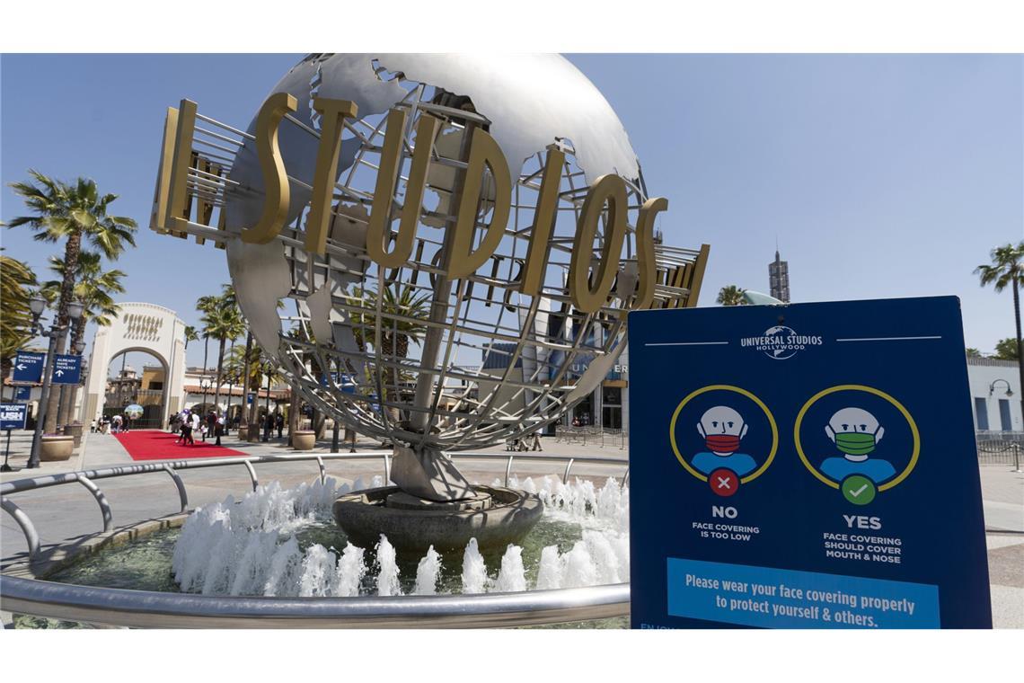 Vergnügungspark Universal Studios wegen der Brände geschlossen Der Vergnügungspark Universal Studios ist wegen der Brände geschlossen.