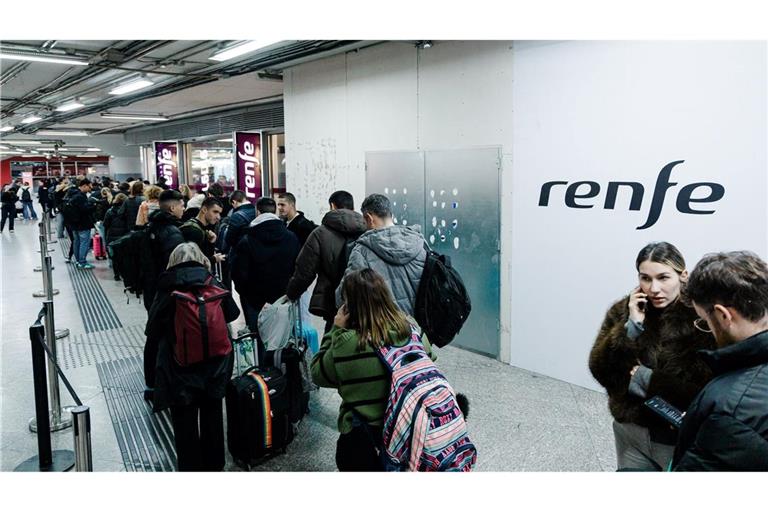 Der Verkehr auf der wichtigen Strecke zwischen Madrid und Andalusien ist bis auf weiteres unterbrochen.