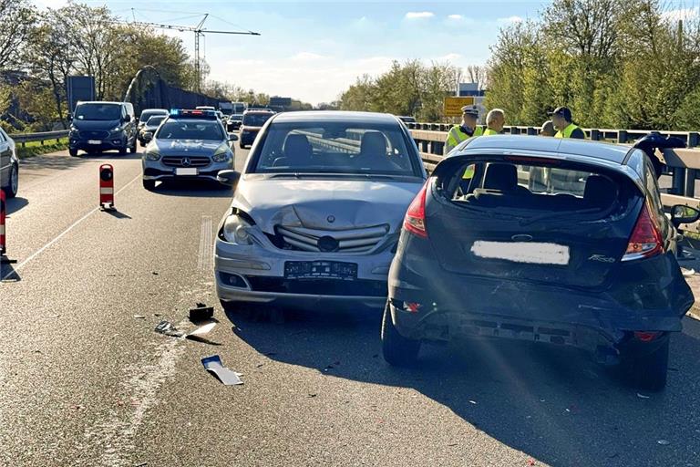 Der Verkehr musste über den Standstreifen an der Unfallstelle vorbeigeführt werden. Foto: 7aktuell.de/Simon Adomat