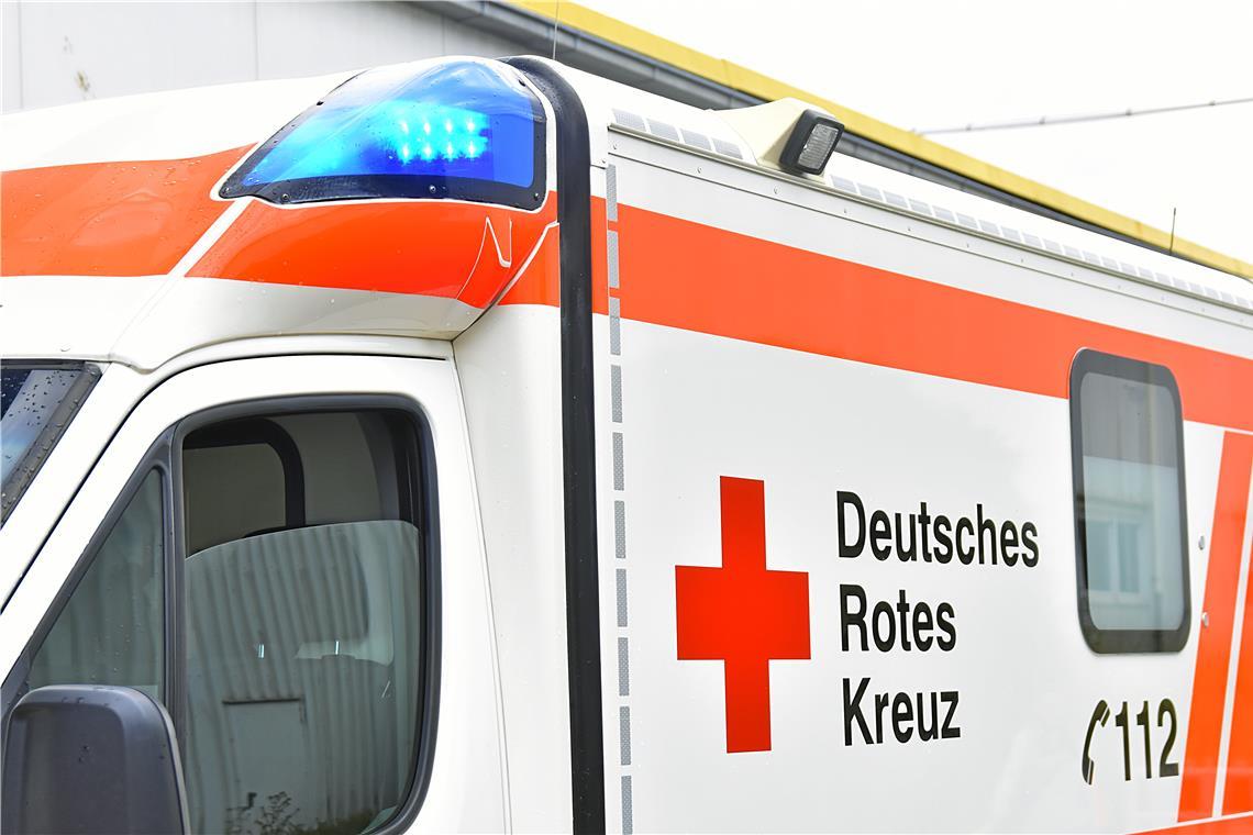 Der Verletzte musste in ein Krankenhaus gebracht werden. Symbolfoto: Tobias Sellmaier