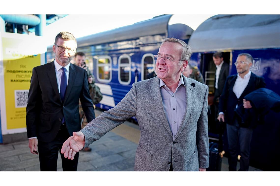 Der Verteidigungsminister will die Zusammenarbeit beider Staaten weiter ausbauen.