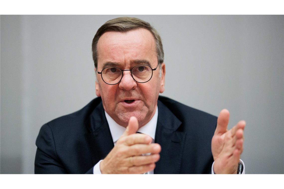 Dramatisches Ringen um Auswege aus Koalitionskrise Der Verteidigungsminister will mehr Geld.