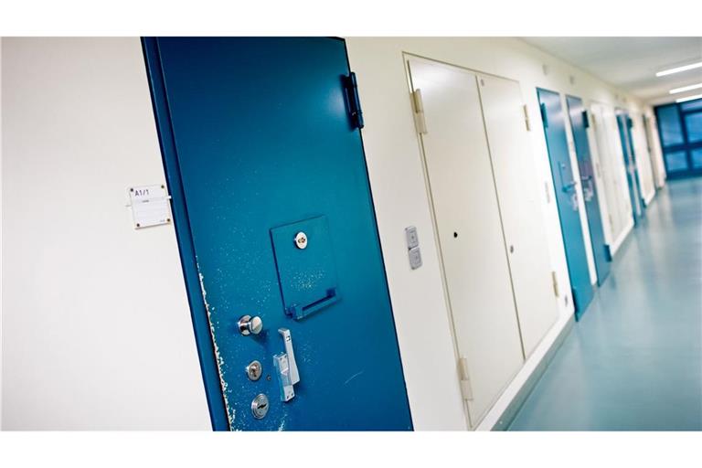 Der verurteilte Serienmörder Niels Högel sitzt seit dem Jahr 2009 im Gefängnis und wird dort viele weitere Jahre verbringen. (Symbolbild)