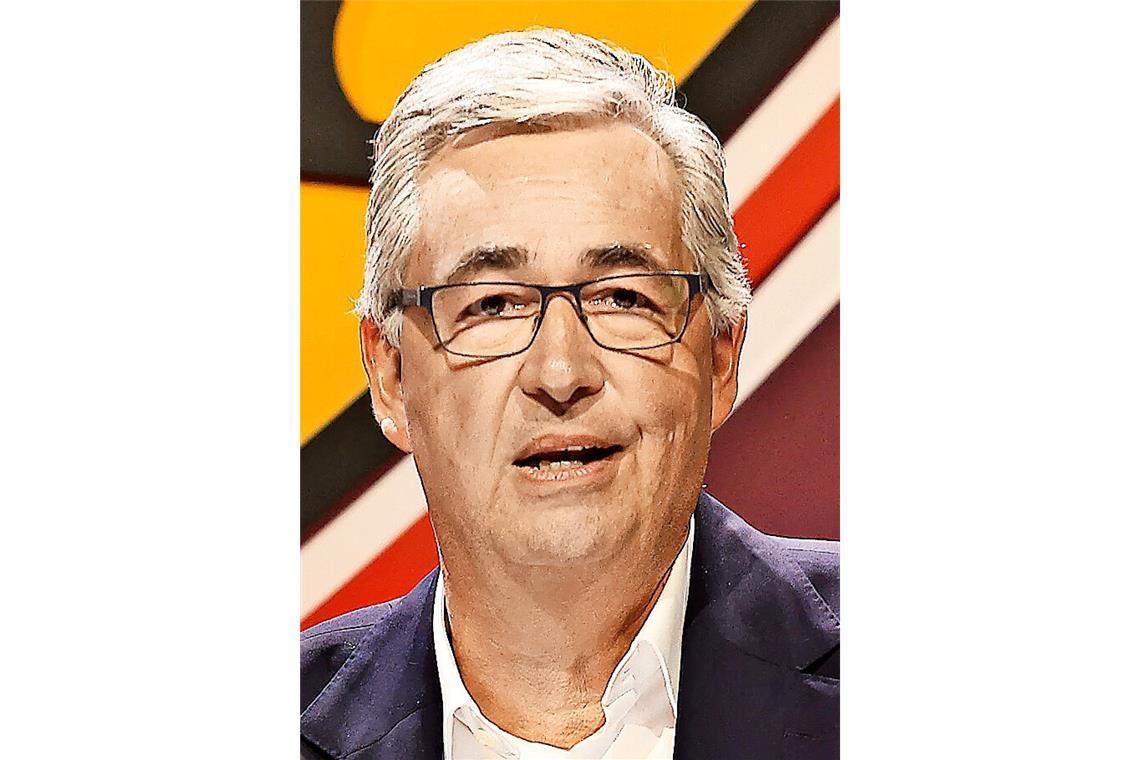 Allgaier bezieht Stellung zum Lockangebot Der VfB-Präsident Dietmar Allgaier bezieht Stellung zum nächsten Lockangebot aus München.