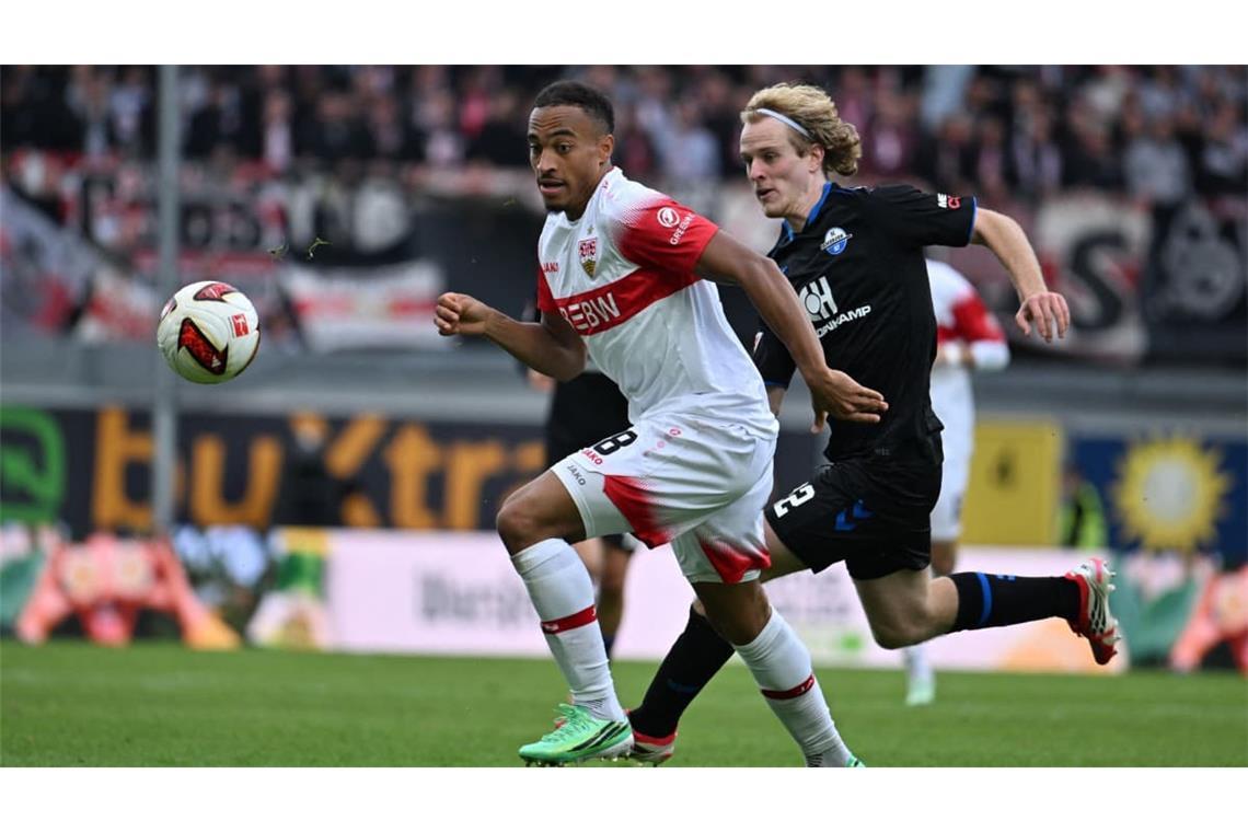 Der VfB verpasst in der 23. Minute die Führung. Undav schickt Leweling im perfekten Moment in die Schnittstelle, der erst Hansen stehen lässt, dann allerdings nicht etwa den völlig blanken Führich im Rückraum anspielt, sondern es aus sehr spitzem Winkel lieber selbst probiert.