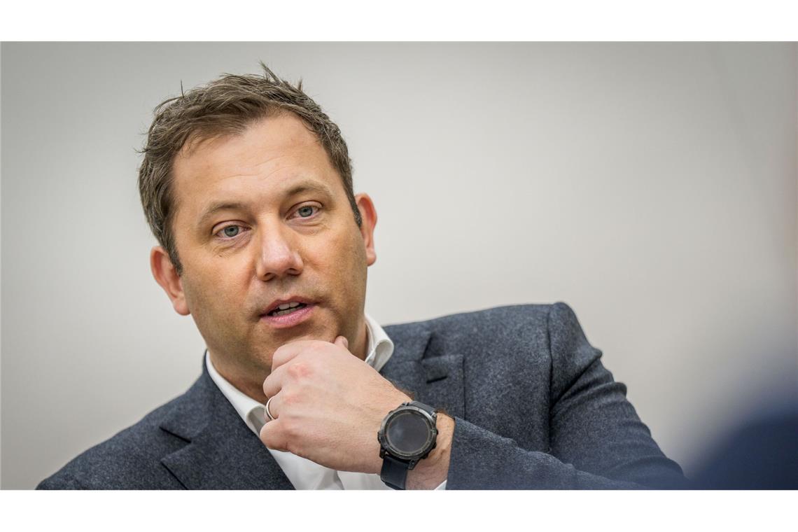 Der Vizekanzler reist als erster Minister der schwarz-roten Bundesregierung nach Peking. (Archivbild)