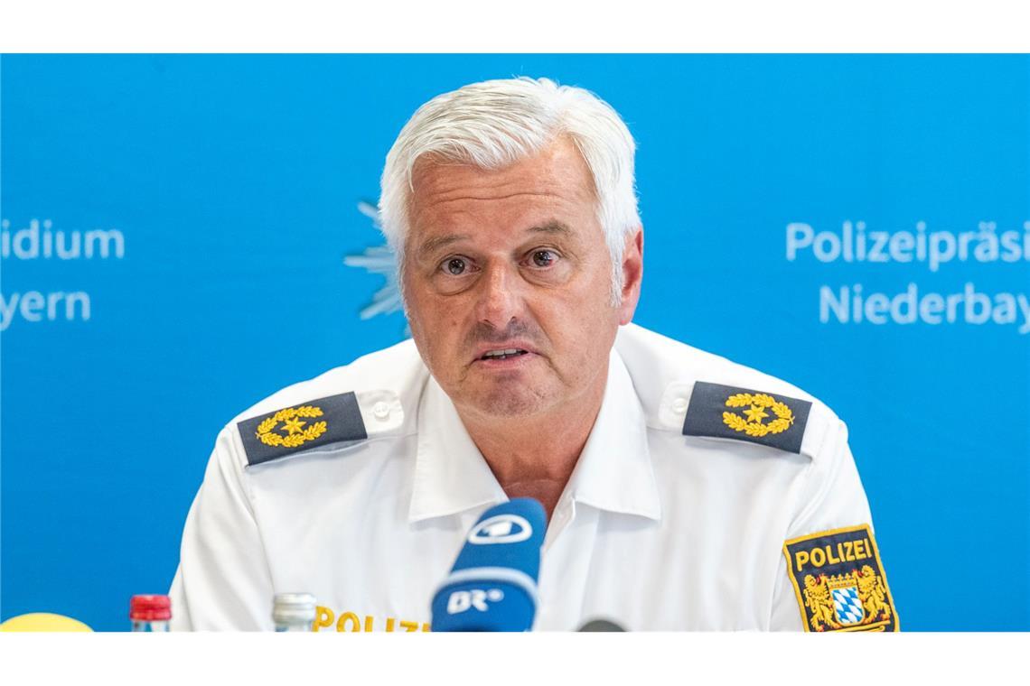 Der Vizepräsident des Polizeipräsidiums Niederbayern, Werner Sika, informierte über den Polizeieinsatz.