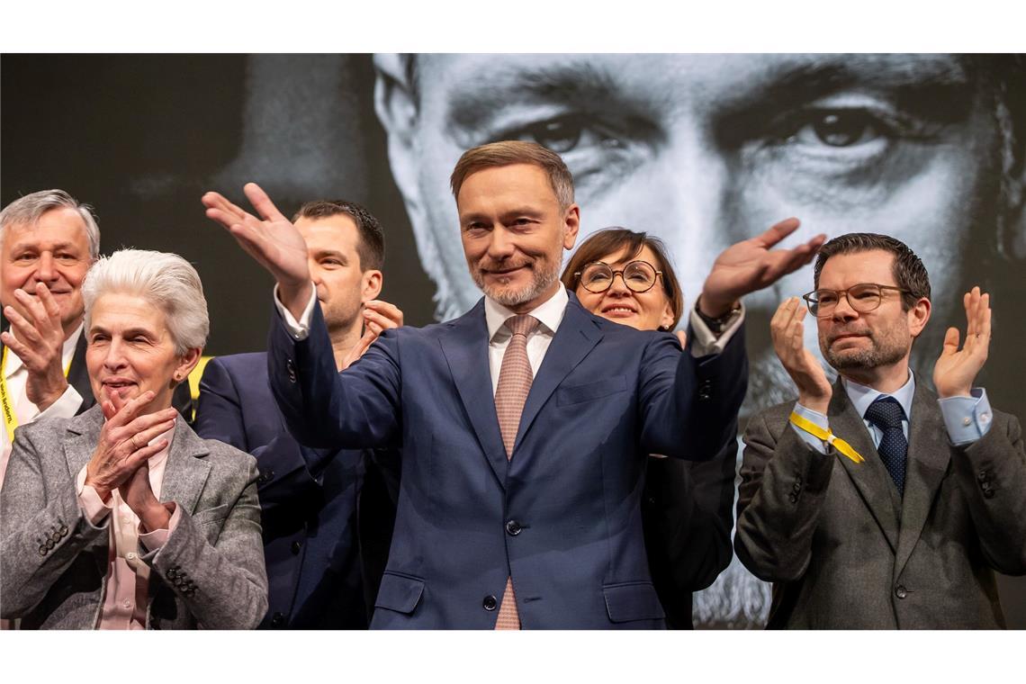 FDP kämpft: Wirtschaft zuerst und Schwarz-Grün verhindern Der Vorsitzende im Mittelpunkt: Christian Lindner auf dem FDP-Parteitag
