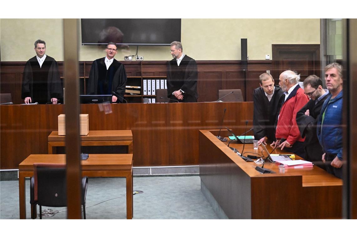 30 Jahre nach Anschlagsplan - Einigung auf Bewährungsstrafe Der Vorsitzende Richter Gregor Herb schlug zu Beginn nach Verlesung der Anklage eine sogenannte Verständigung zwischen den Prozessbeteiligten vor.
