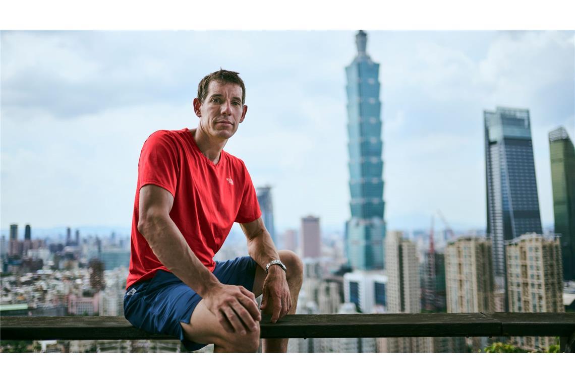 Der waghalsige Aufstieg Alex Honnolds auf den über 500 Meter hohen Taipeh 101 muss um ein Tag verschoben werden.