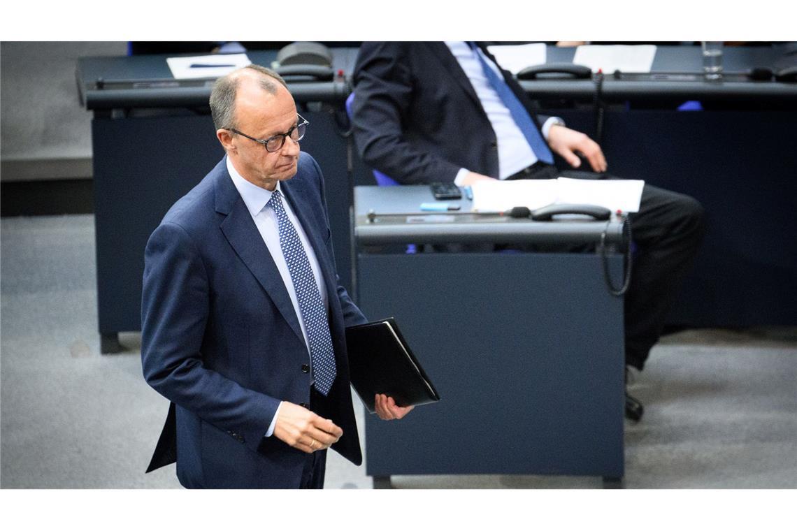 Kredite ohne Grenzen? Bundestag diskutiert Schuldenpläne Der wahrscheinliche künftige Kanzler Friedrich Merz (CDU) wirbt weiter um Mehrheiten für das geplante Schuldenpaket von Union und SPD.
