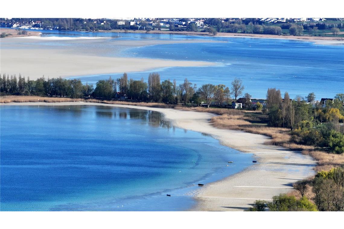 Regen könnte Pegel leicht steigen lassen Der Wasserstand des Bodensees ist auf einem niedrigen Stand. Rund um die Insel Reichenau wird das besonders deutlich.