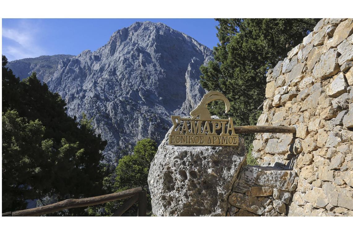 Warum die Samaria-Schlucht so gefährlich ist Der Weg führt von der Omals-Hochebene über 1200 Höhenmeter durch die 12,8 Kilometer lange Samaria-Schlucht bis zu dem kleinen Fischerdorf Agia Roumeli.
