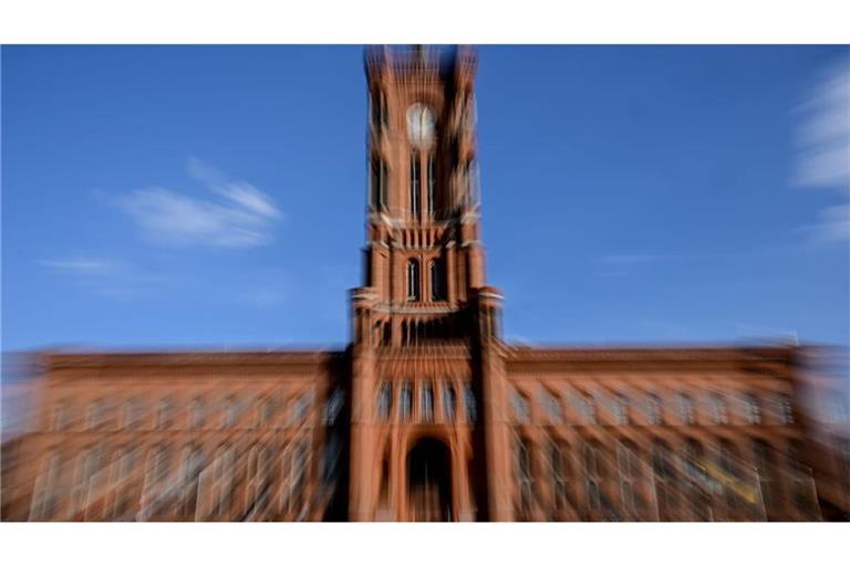 Der Weg ins Rote Rathaus, dem Amtssitz des Regierenden Bürgermeisters von Berlin, ist noch etwas unscharf.