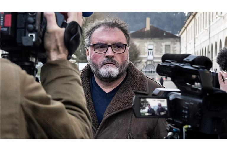 Der wegen der Vergiftung von Patienten angeklagte Anästhesist in Frankreich beteuert seine Unschuld.