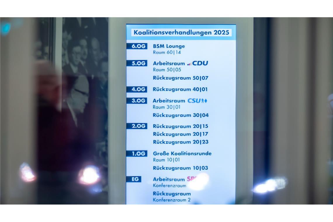 "Verbotenes" Foto aus Koalitionsverhandlungen für gute Sache Der Wegweiser in der CDU-Zentrale (Konrad-Adenauer-Haus), wo die erste Runde der Koalitionsverhandlungen von Union und SPD stattfindet (Archivfoto)