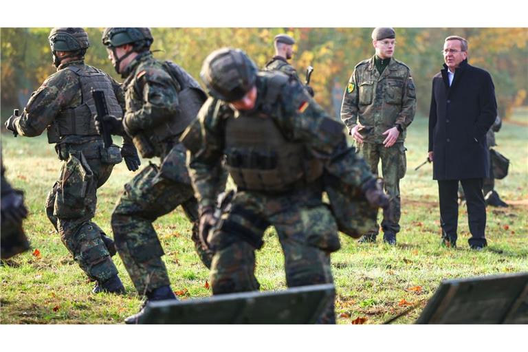 Der Wehrdienst soll zunächst freiwillig bleiben. (Symbolbild)