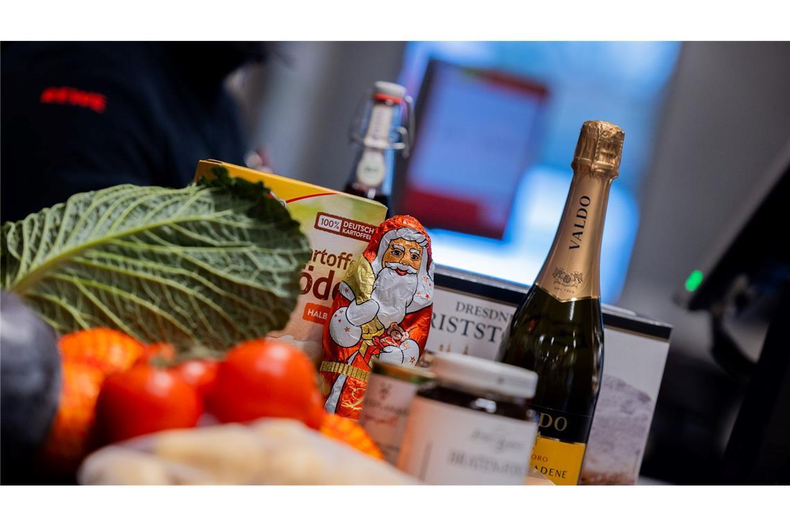 Was ist beim Weihnachtseinkauf teuer als 2023, was billiger? Der Weihnachtseinkauf kann - je nach Produktauswahl - in diesem Jahr etwas teurer sein als 2023.