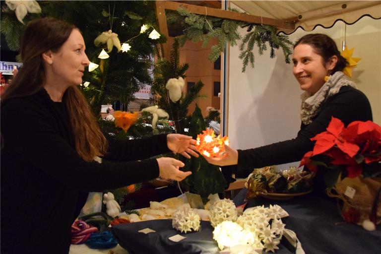 Der Weihnachtsmarkt des Hausfrauenbunds war bisher eine feste Größe. Besucher konnten sich bei Adventsartikeln und Geschenken umschauen...