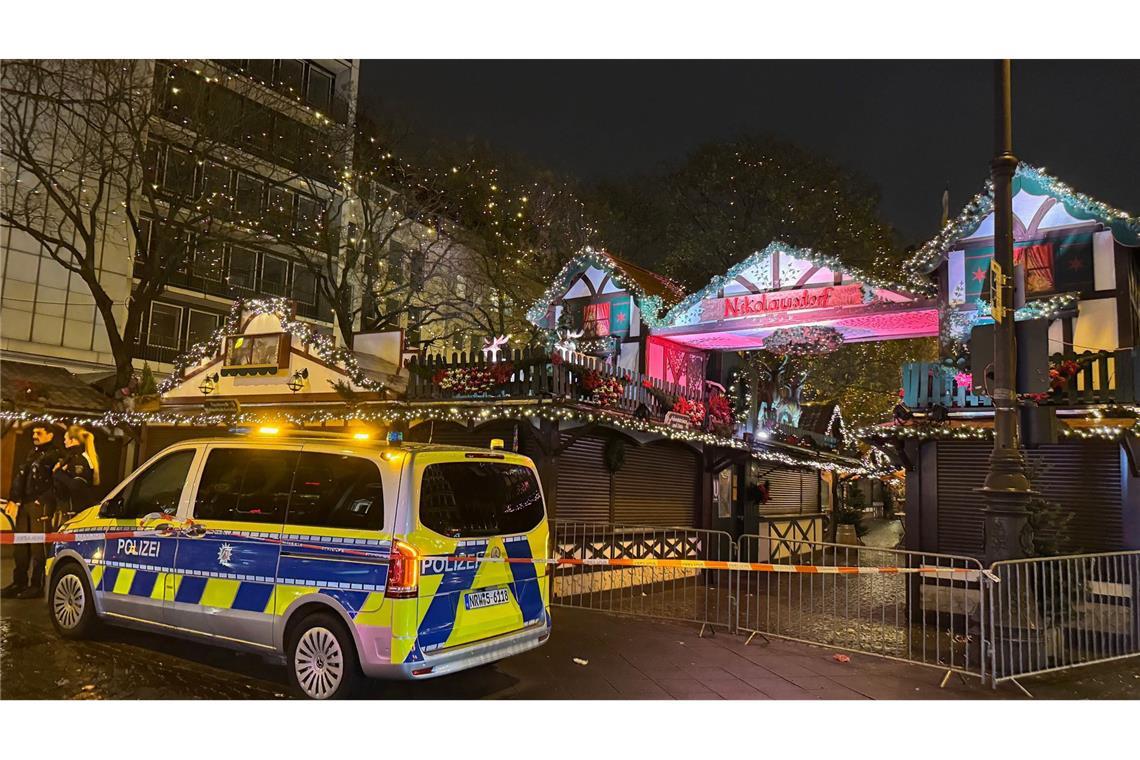 Weihnachtsmarkt erneut wegen herrenlosen Koffers geräumt Der Weihnachtsmarkt in Köln wurde am Samstag und Sonntag geräumt. Der Grund jeweils: herrenlose Koffer.