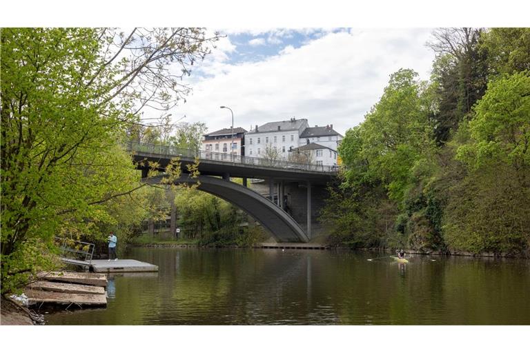 Der wochenlang vermisste sechsjährige Pawlos ist am Ostersonntag tot in der Lahn in Weilburg gefunden worden. Eine Obduktion hat nun ergeben, dass der Junge ertrunken ist.