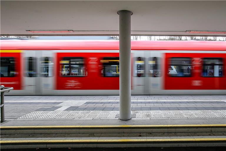 Der Zug war in Richtung Backnang unterwegs. Symbolfoto: Alexander Becher