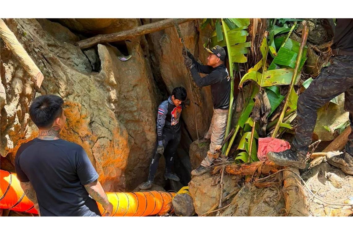 Der Zugang zu der Höhle ist extrem eng.