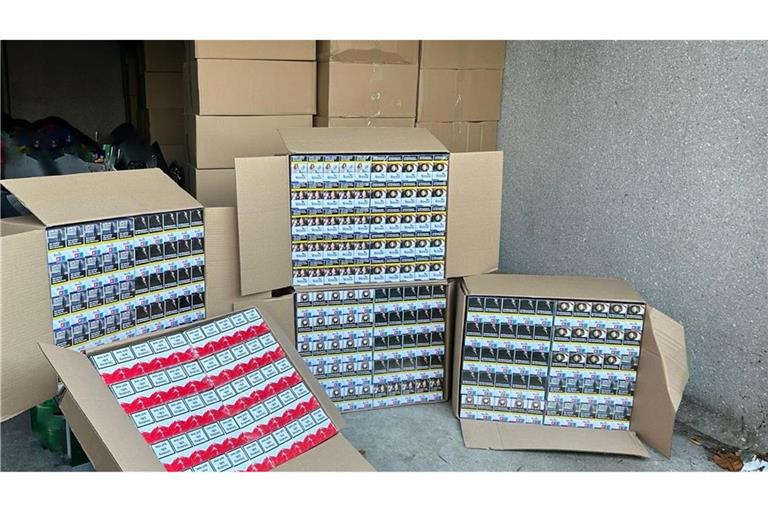 Der Zugriff erfolgte bereits in der vergangenen Woche als eine Observationseinheit des Zollfahndungsamts Essen die Auslieferung und Übergabe der Ware beobachtete.