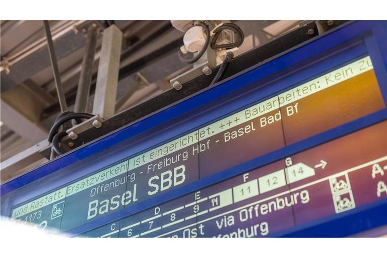 Der Zugverkehr auf der Rheintalbahn ist seit Karfreitag eingeschränkt.