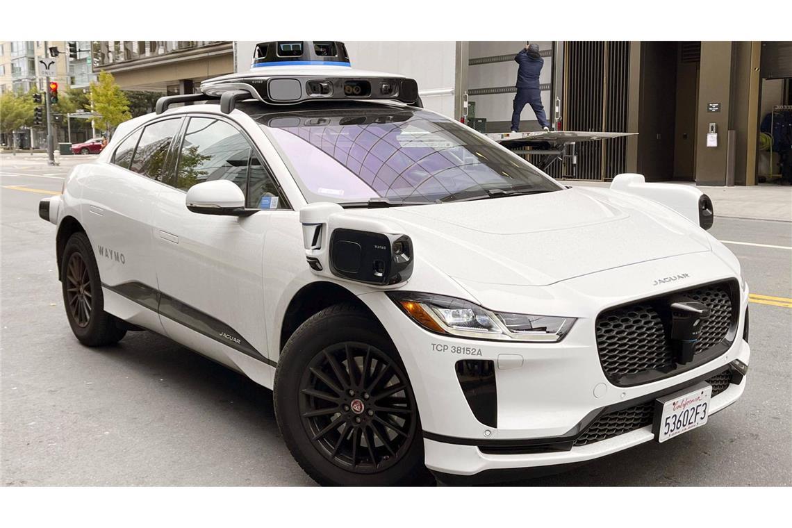 Der zum Google-Konzern Alphabet gehörende Anbieter Waymo liegt mit seinen fahrerlosen Taxis an der Spitze der Entwicklung, sagt der Verkehrsexperte Andreas Herrmann.