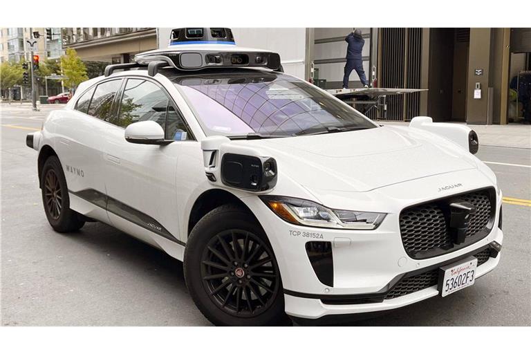 Der zum Google-Konzern Alphabet gehörende Anbieter Waymo liegt mit seinen fahrerlosen Taxis an der Spitze der Entwicklung, sagt der Verkehrsexperte Andreas Herrmann.
