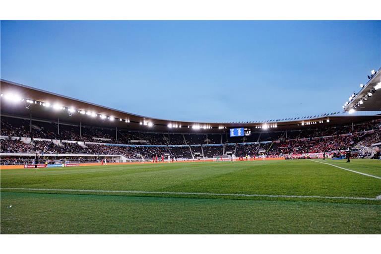 Der Zuschauer war am Dienstag während der Partie im Olympiastadion von Helsinki zusammengebrochen (Symbolbild).