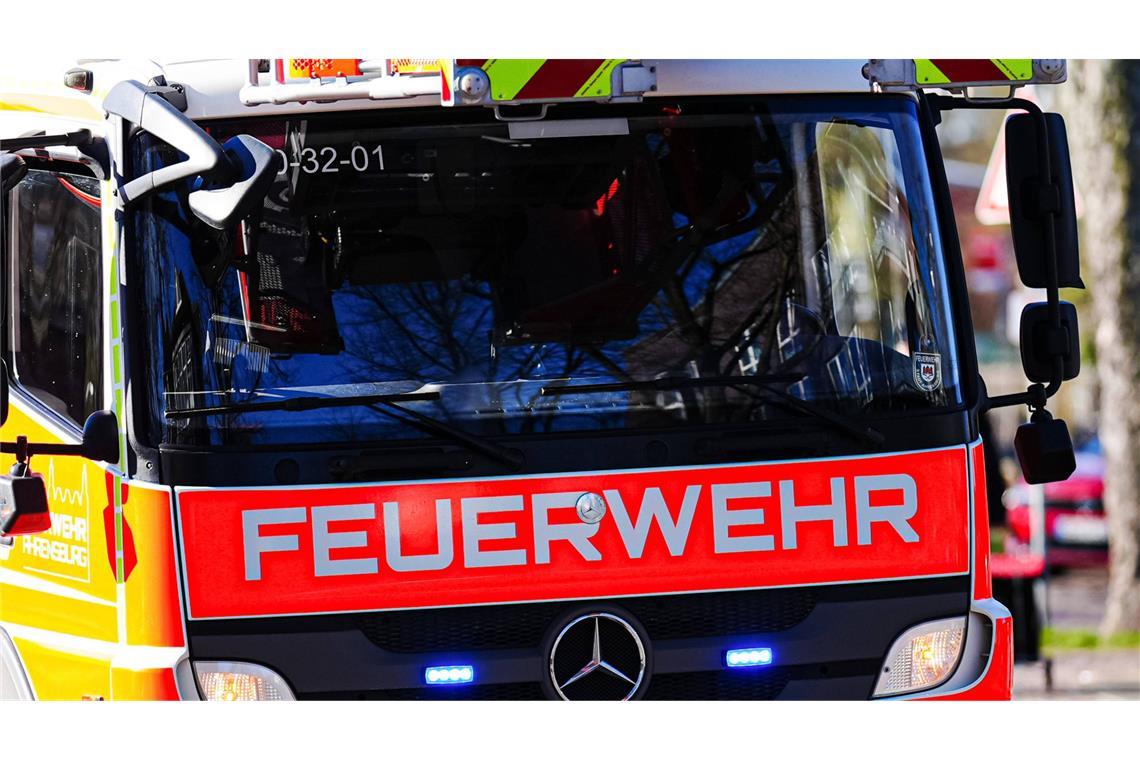 Brand in Mehrfamilienhaus endet tödlich Derzeit kennt die Feuerwehr noch nicht die Brandursache. (Symbolbild)