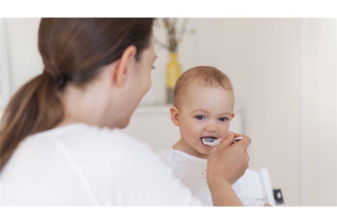Derzeit werden in mehreren Ländern weltweit Rückrufe von Babynahrungsprodukten durchgeführt. (Symbolbild)