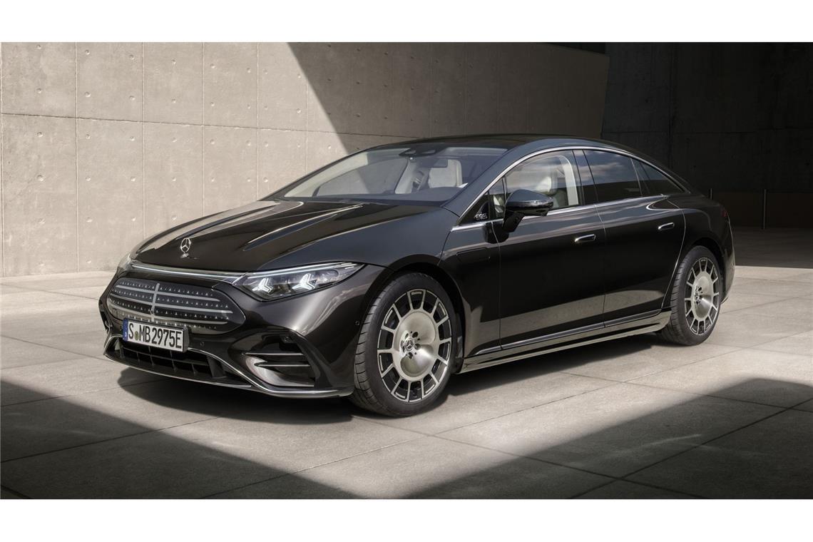 Designsprache: Auch der neue Mercedes EQS zeigt in der Front-Partie etliche Sterne.