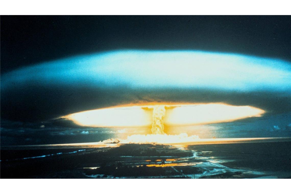 Detonation einer thermonuklearen Bombe mit 150 Megatonnen Sprengkraft im März 1954 auf dem Bikini Atoll.