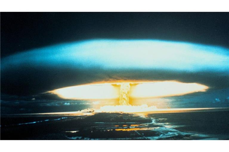 Detonation einer thermonuklearen Bombe mit 150 Megatonnen Sprengkraft im März 1954 auf dem Bikini Atoll.