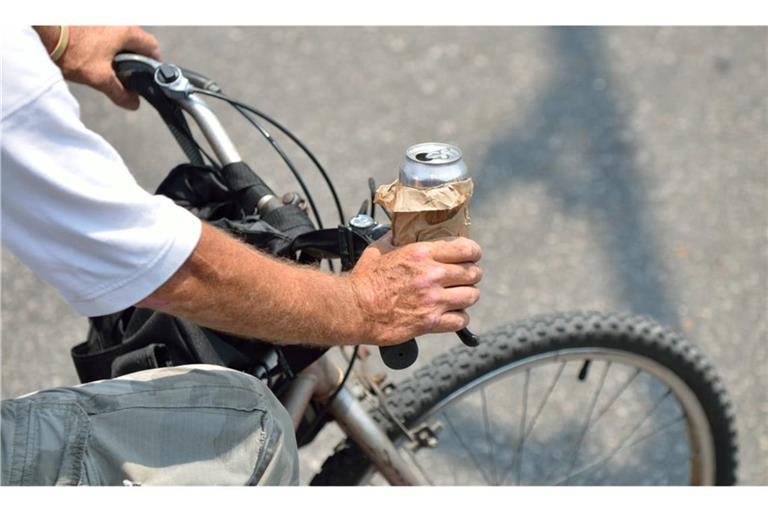 Deutlich mehr Alkoholunfälle passieren am Vatertag - auch mit dem Fahrrad. Warum Radfahren unter Alkoholeinfluss riskant ist & welche Strafen drohen.