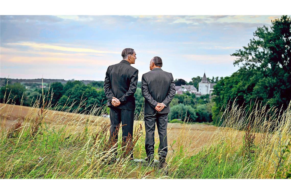 Deutsch-französisch ist auch die Besetzung des Films: Jean-Yves Berteloot spielt den französischen Präsidenten Charles de Gaulle (l.), Burghart Klaußner den deutschen Bundeskanzler Konrad Adenauer.