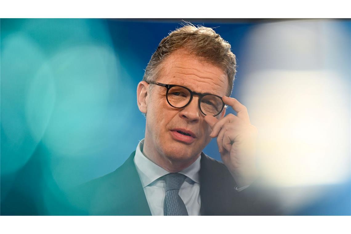 Deutsche Bank bleibt trotz Gewinneinbruch zuversichtlich Deutsche-Bank-Management trotz Gewinnrückgangs zufrieden mit "Übergangsjahr 2024"