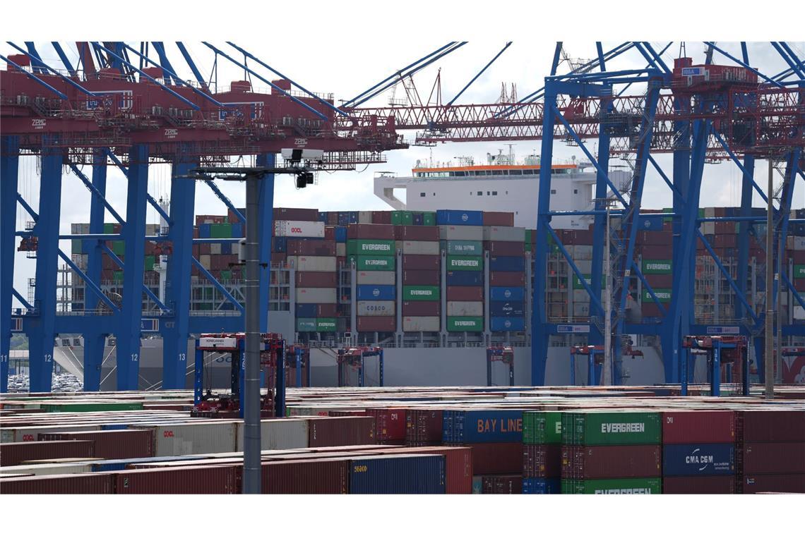 Bundesbank: Deutsche Exporteure fallen am Weltmarkt zurück Deutsche Exporteure haben auf den Weltmärkten zu kämpfen - nun kommt der Zollstreit mit den USA dazu
