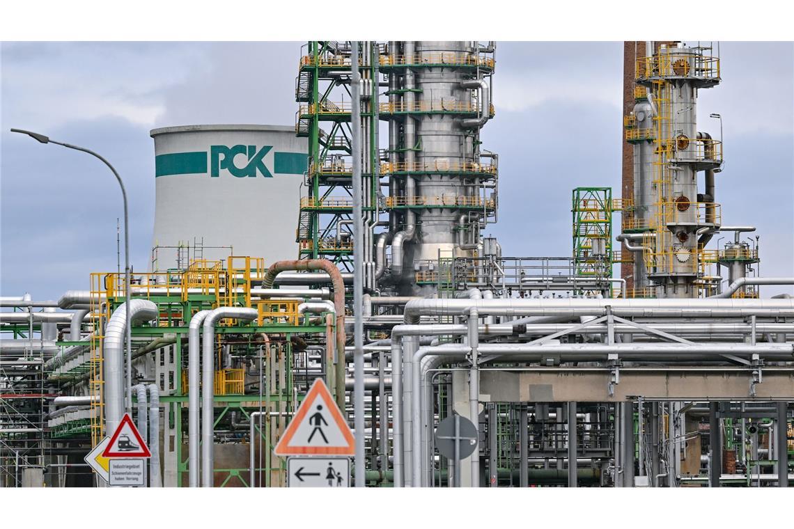 Regierung: US-Sanktionen betreffen nicht Rosneft Deutschland Deutsche Rosneft-Beteiligungen wie die PCK-Raffinerie dürften nach Einschätzung der Regierung nicht unter die Sanktionen fallen. (Archivbild)