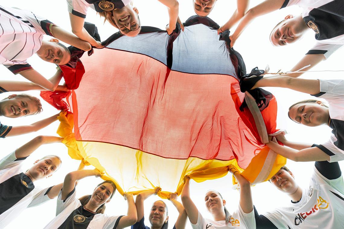 Ohne den Kapitän und mit neuem Torwart Deutschland auf dem Höhenflug? Die SGOS-Fußballerinnen haben Hoffnung, zweifeln aber noch am Titelgewinn. Foto: Alexander Becher