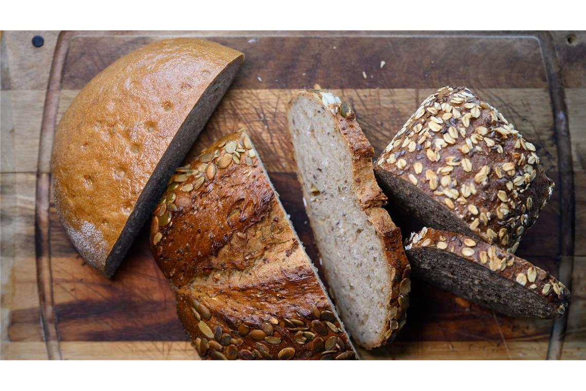 Essen gehen immer teurer: Deutschland isst Stulle Deutschland, deine Brotsorten: beispielsweise Kürbiskernbrot, Vollkornbrot und Mischbrot. (Symbolbild)