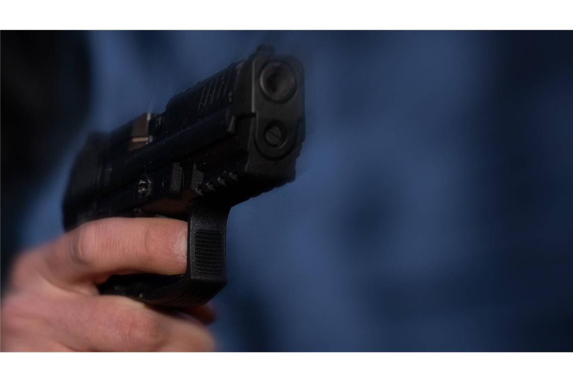Sicherheit hatte keinen Platz Deutschland ist vielfach bedroht: drohender Krieg, Terrorismus, organisierte Kriminalität, Cyberspionage und -angriffe. Fit ist das Land für diese Herausforderung nicht.