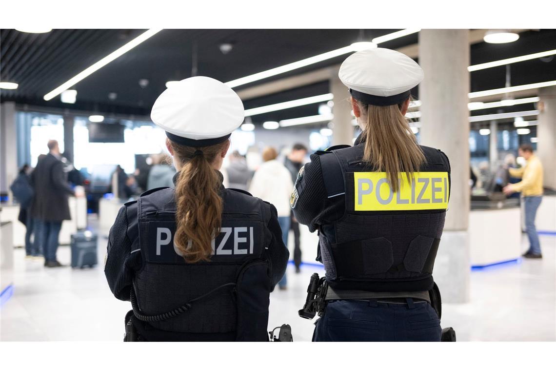 Deutschland muss an seinen Flughäfen weitere Vorbereitungen treffen, um den Anforderungen des neuen europäischen Asylsystems Gerecht zu werden. (Symbolbild)